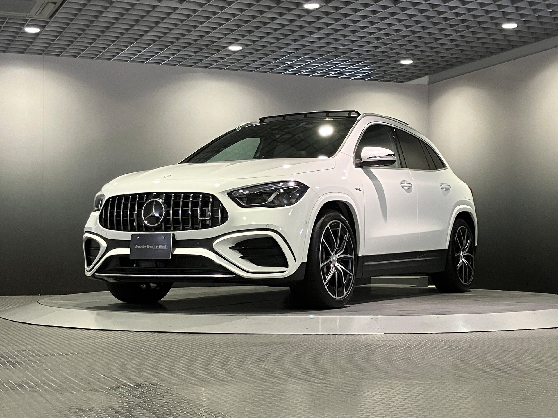 MERCEDES-BENZ GLA AMG - View 1