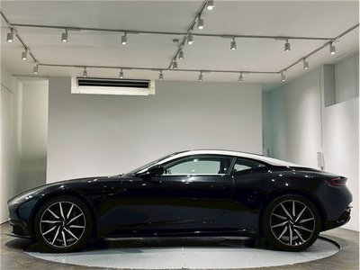 ASTON MARTIN DB11 - 4