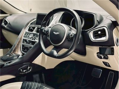 ASTON MARTIN DB11 - 2