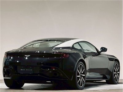 ASTON MARTIN DB11 - 8