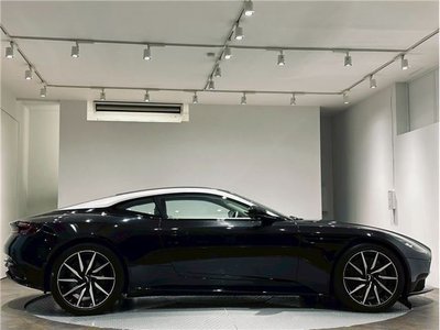 ASTON MARTIN DB11 - 9