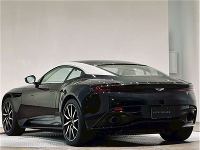 ASTON MARTIN DB11 - 5