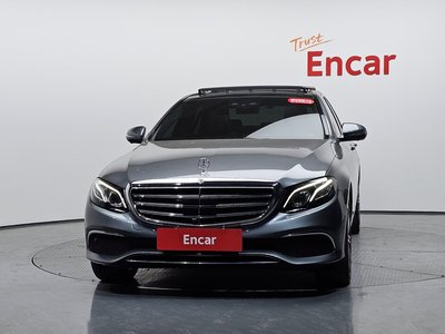 2019 Mercedes-BENZ E-CLASS photo 3