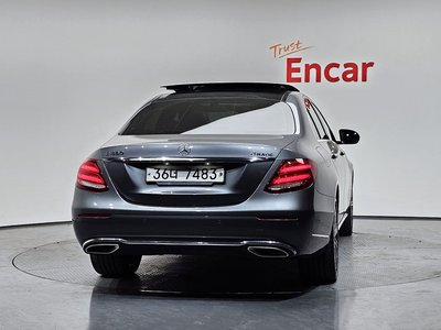 2019 Mercedes-BENZ E-CLASS photo 4