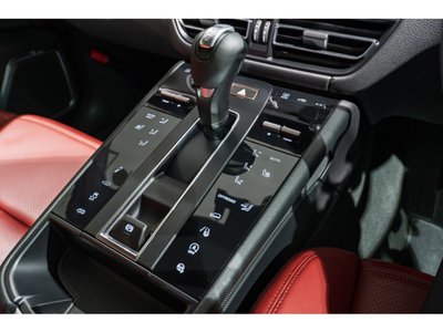 2023 Porsche MACAN photo 7