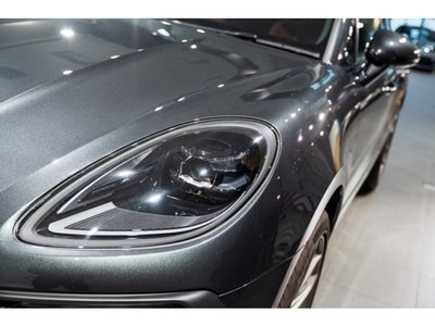 2023 Porsche MACAN thumbnail 16