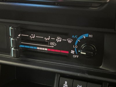 TOYOTA LAND CRUISER - 7