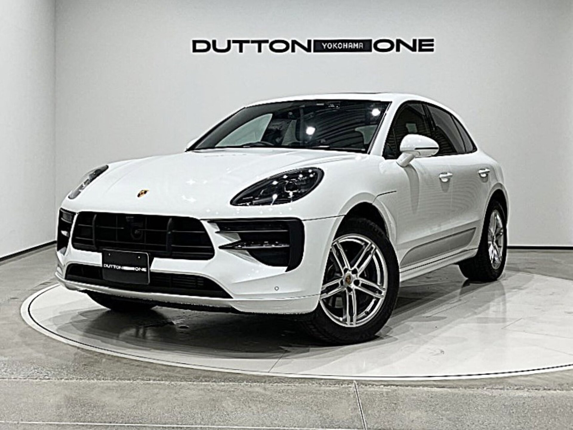 PORSCHE MACAN - View 1