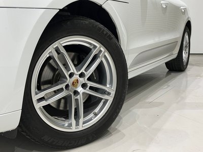 PORSCHE MACAN - 8