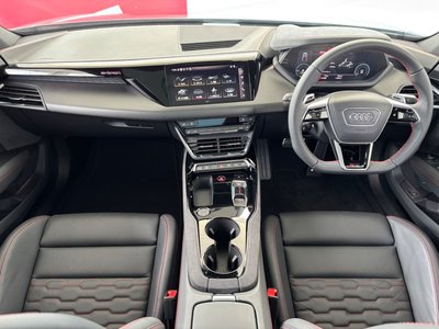 AUDI RS E-TRON GT - 10