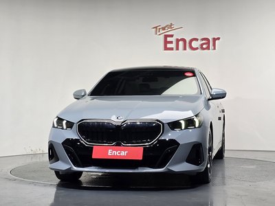 2024 BMW 5 SERIES 照片 2