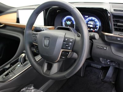 TOYOTA CROWN CROSSOVER - 7