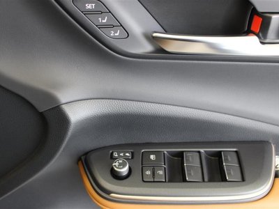 TOYOTA CROWN CROSSOVER - 8