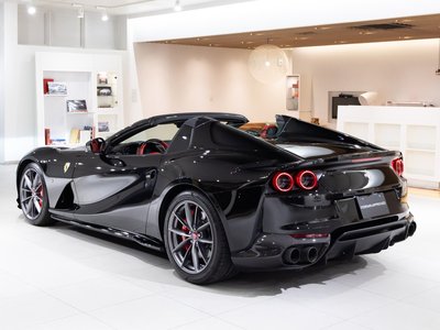 FERRARI 812 - 8