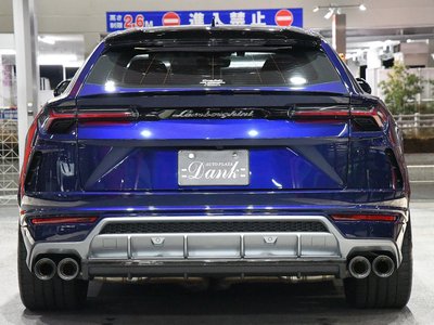 LAMBORGHINI URUS - 6