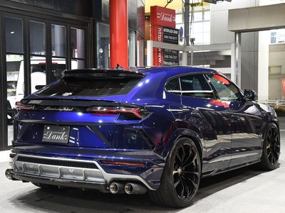 LAMBORGHINI URUS - 2