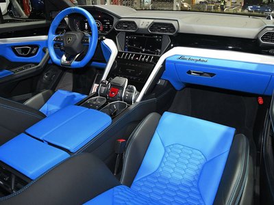 LAMBORGHINI URUS - 3