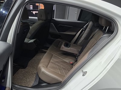 2024 BMW 5 SERIES 缩略图 18