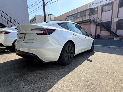 TESLA MODEL 3 - 10