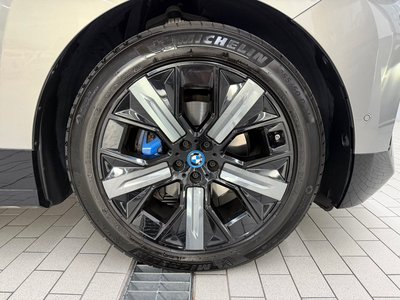 BMW IX - 6