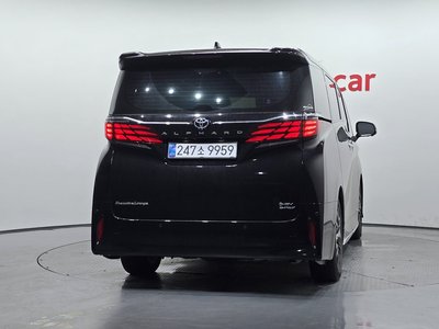 2025 Toyota ALPHARD — фото 3