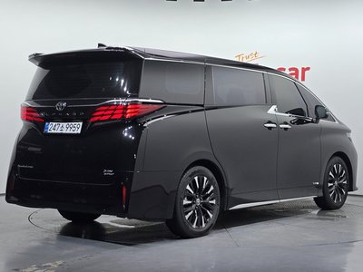2025 Toyota ALPHARD — фото 4