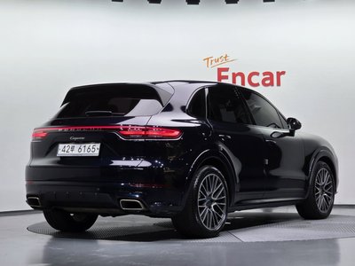 2019 Porsche CAYENNE photo 3