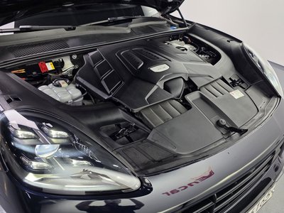 2019 Porsche CAYENNE photo 7