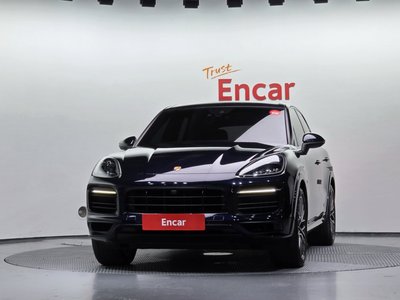 2019 Porsche CAYENNE photo 2