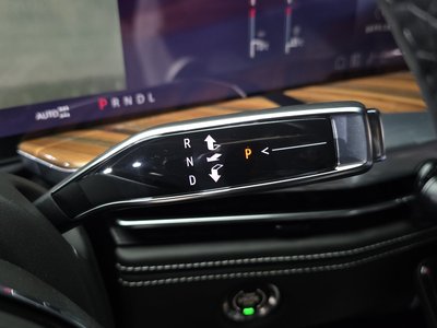 CADILLAC ESCALADE - 9