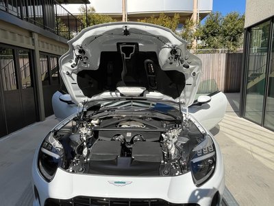 ASTON MARTIN DB12 - 10