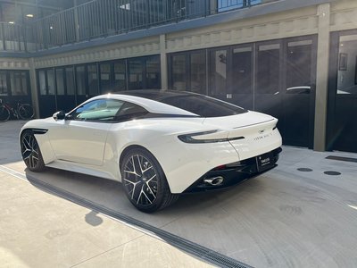 ASTON MARTIN DB12 - 3