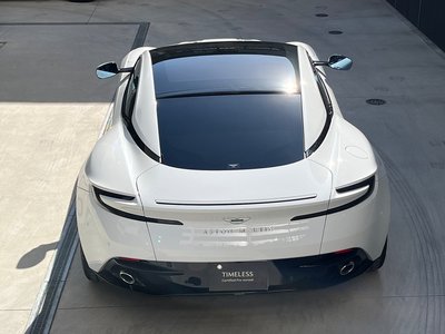 ASTON MARTIN DB12 - 4