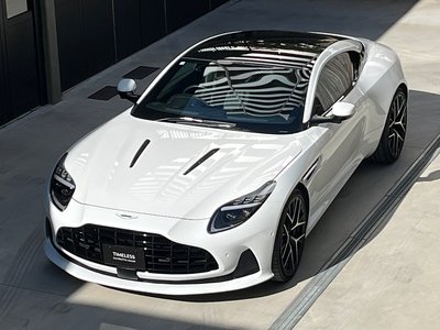 ASTON MARTIN DB12 - 8