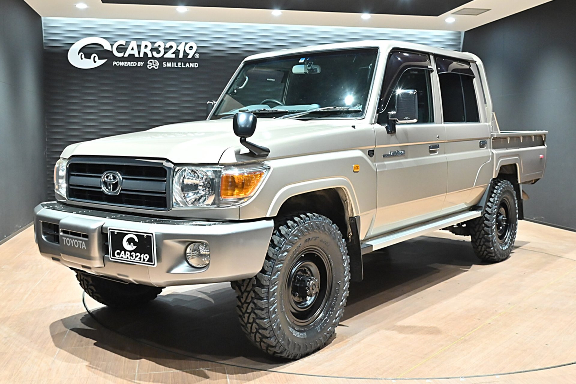 TOYOTA LAND CRUISER 70 PICKUP - View 1