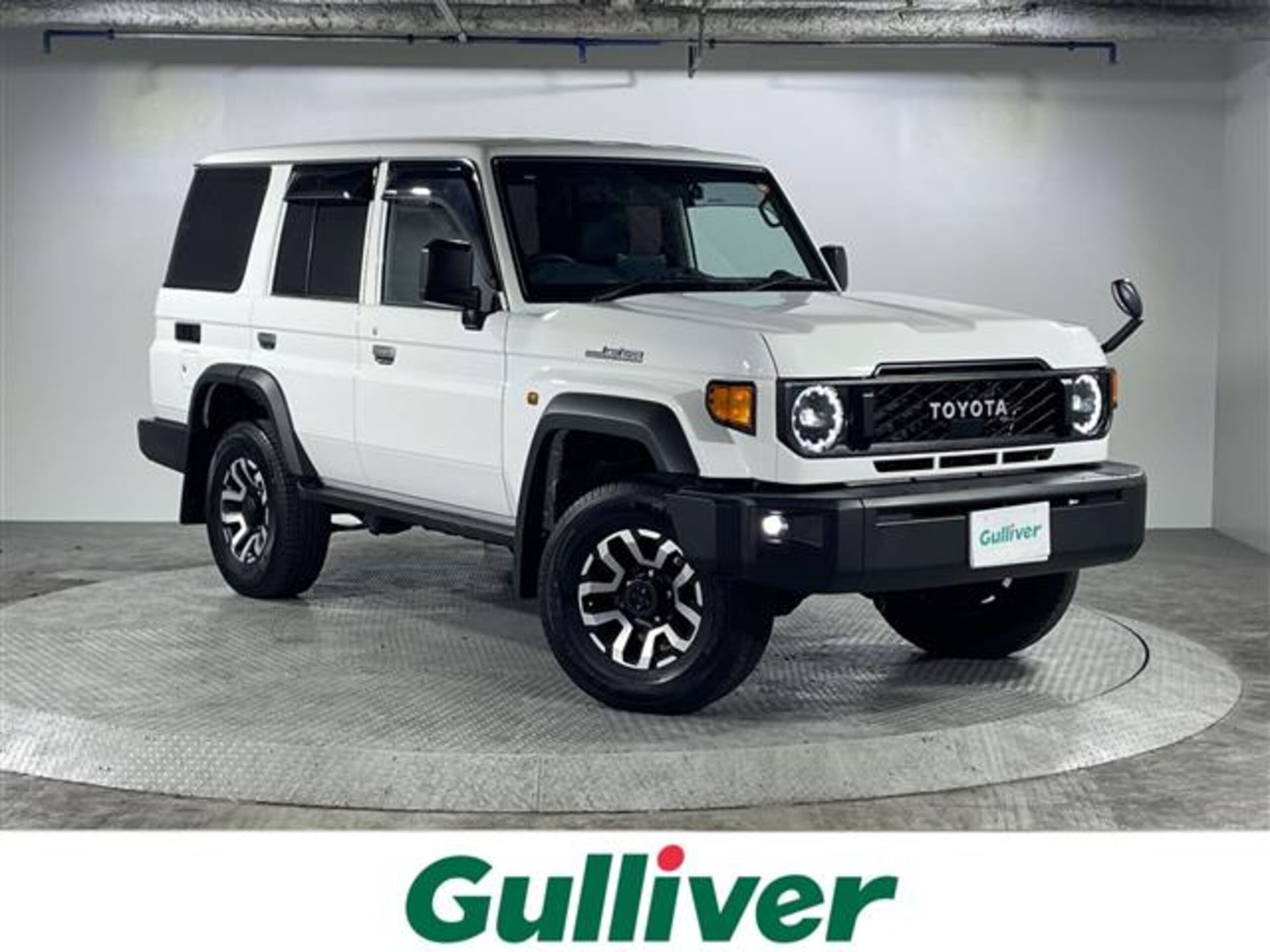 TOYOTA LAND CRUISER 70 - View 1