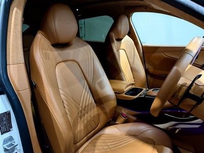 2021 Aston Martin DBX 照片 6