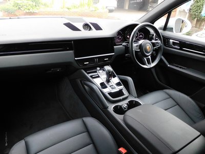 2020 Porsche CAYENNE photo 5