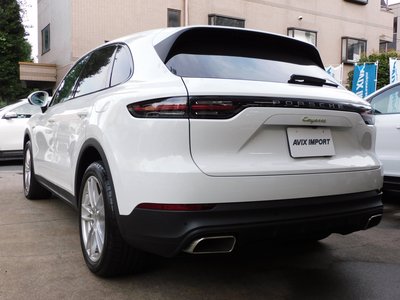 2020 Porsche CAYENNE photo 2