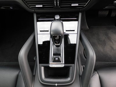 2020 Porsche CAYENNE photo 7