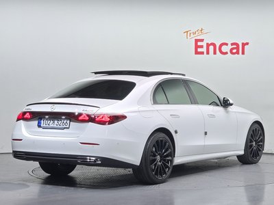 MERCEDES-BENZ E-CLASS - 4