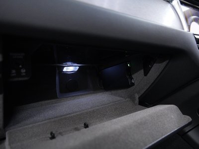 2023 Porsche MACAN thumbnail 18