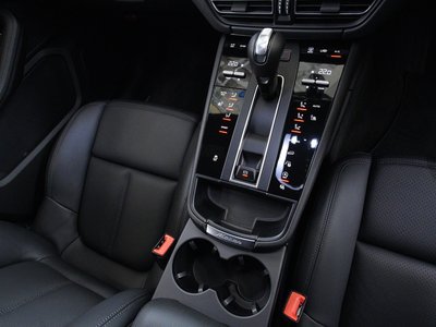 2023 Porsche MACAN thumbnail 35