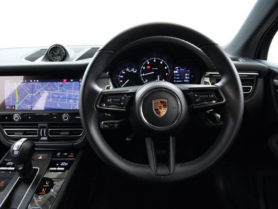 2023 Porsche MACAN thumbnail 40