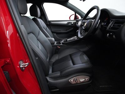 2023 Porsche MACAN thumbnail 30