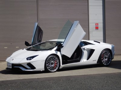 LAMBORGHINI AVENTADOR