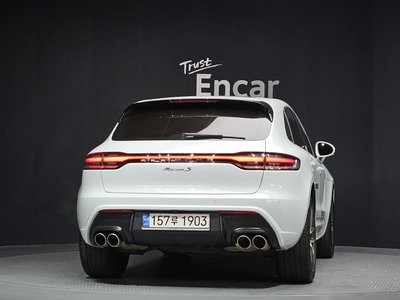 PORSCHE MACAN - 3