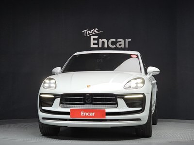 PORSCHE MACAN - 2