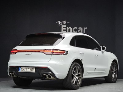 PORSCHE MACAN - 4