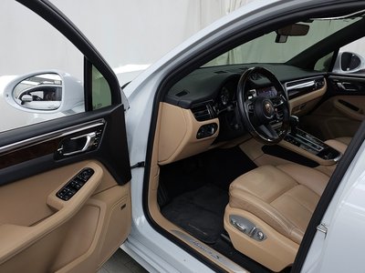PORSCHE MACAN - 10